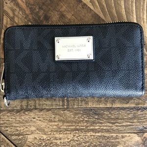 Michael Kors Wristlet/wallet
